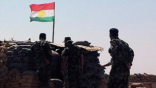 Miembros del peshmerga kurdo montan guardia en Sulaiman Perk, en Irak