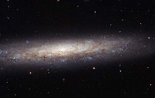 Polvorienta galaxia en la constelación de Virgo