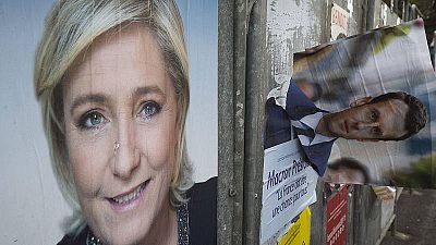 La Republica Francesa se enfrenta a dos semanas de furiosa campaa electoral para elegir entre dos candidatos opuestos.