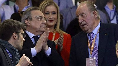 Florentino Prez (izquierda) conversa con el rey emrito Juan Carlos