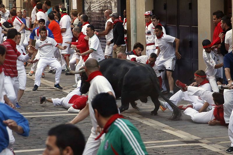 Un toro adelantado ha sembrado el peligro en la carrera