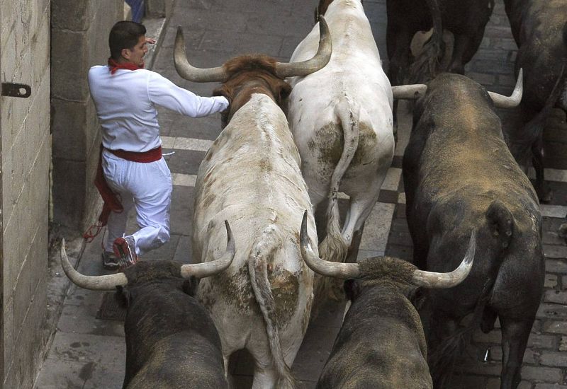 Los toros de Miura protagonizan el encierro máss rápido de San Fermín 2015