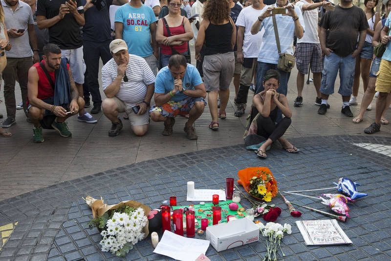 Homenaje a las víctimas en Las Ramblas