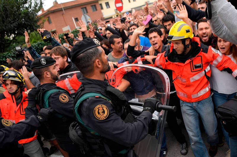 Cataluña 893 Los Heridos Durante El 1 O 431 Los Agentes Heridos 0235