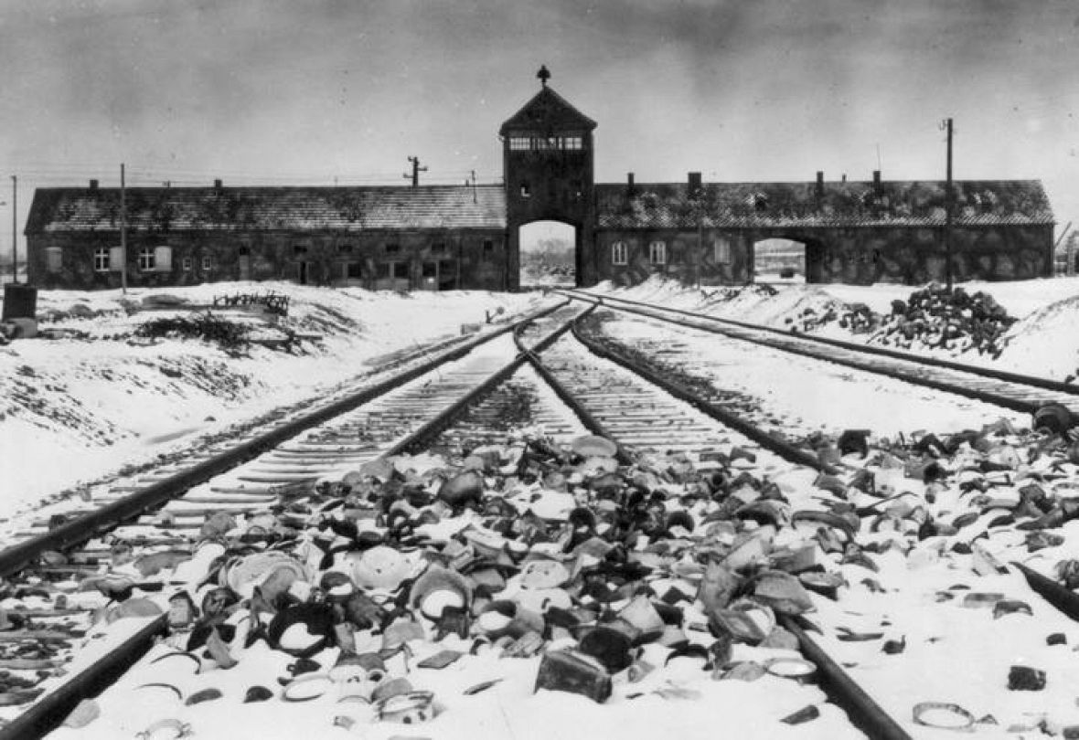 Aparecen en un piso de Berlín los planos originales del campo de Auschwitz RTVE.es