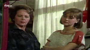 Fotograma de Media naranja - Julia conoce a mam�