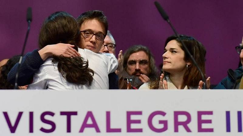 Iglesias y Errejón se abranzan en el Congreso Vistalegre II. Iglesias y Errejón se abranzan en el Congreso Vistalegre II.