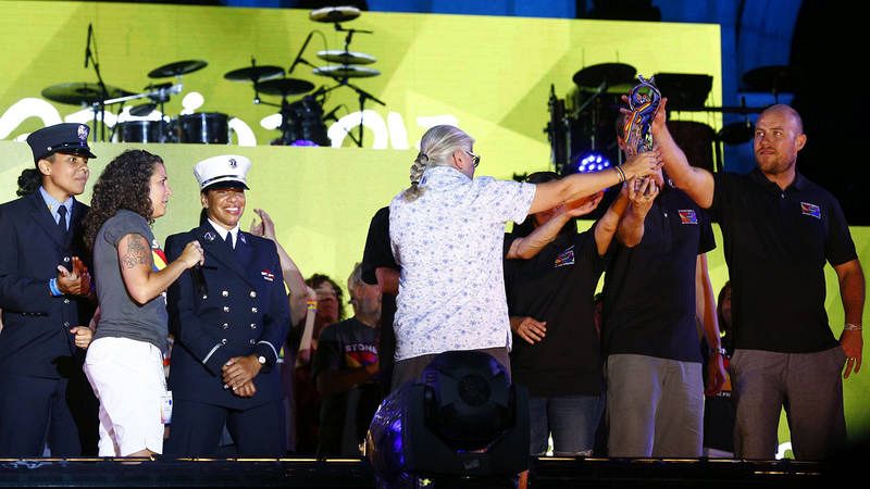 Representantes de Nueva York recogen el testigo como organizadores del World Pride 2019, durante la gala de clausura en la Puerta de Alcalá, en Madrid Representantes de Nueva York recogen el testigo como organizadores del World Pride 2019, durante la gala de clausura en la Puerta de Alcalá, en Madrid