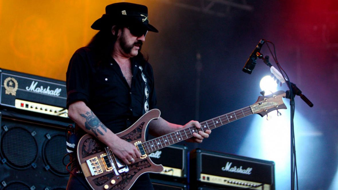 Lemmy Kilmister, durante su actuación en el festival de rock de Carhaix, Francia