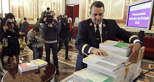 Informadores gráficos toman imágenes de los Presupuestos para 2015 Informadores gráficos toman imágenes de los Presupuestos para 2015