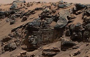 Un monte nacido sobre un lago en Marte