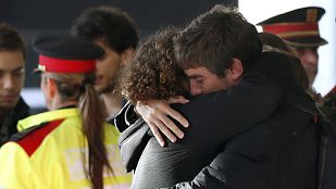 El Gobierno rebaja a 50 la cifra "provisional" de españoles que viajaban en el avión siniestrado El Gobierno rebaja a 50 la cifra "provisional" de españoles que viajaban en el avión siniestrado