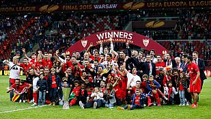Bacca hace al Sevilla rey de la Europa League