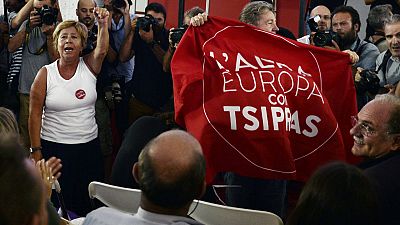 Seguidores de Syriza y de la formación italiana L'Altra Europa celebran el resultado en las elecciones de este 20 de septiembre
