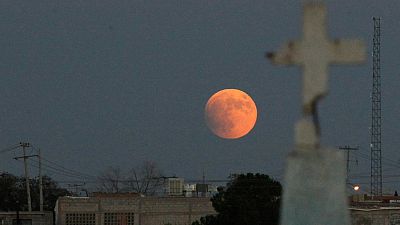 El eclipse de superluna, visto desde distintos puntos del planeta El eclipse de superluna, visto desde distintos puntos del planeta
