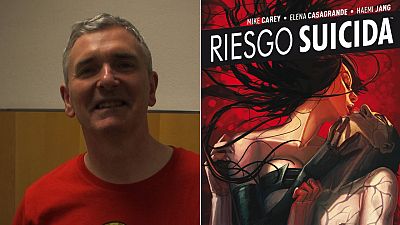 Mike Carey y una portada de 'Riesgo suicida' Mike Carey y una portada de 'Riesgo suicida'