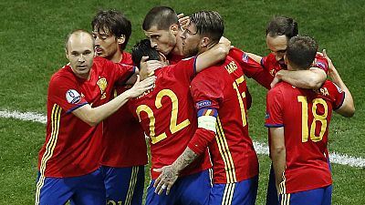 Los jugadores de España celebran el segundo gol de Morata.