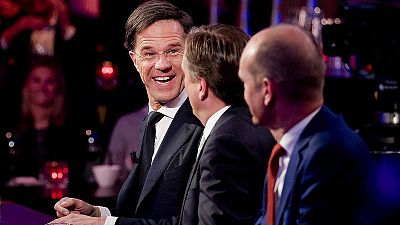 Desde la izquierda, Mark Rutte, Alexander Pechtold y Gert-Jan Segers participan en un programa televisivo por las elecciones en Holanda, el miércoles 15 de marzo de 2017, en La Haya (Holanda)