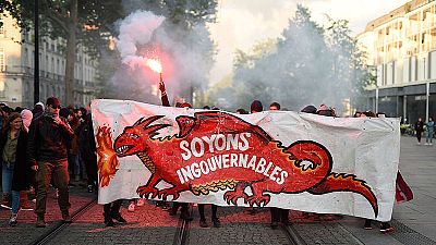 Manifestantes anticapitalistas protestan por la victoria de Macron en Nantes bajo la pancarta "Somos ingobernables". Manifestantes anticapitalistas protestan por la victoria de Macron en Nantes bajo la pancarta "Somos ingobernables".