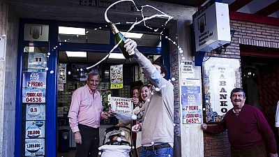 Una administración celebra haber vendido el segundo premio de la Loteria de Navidad Una administración celebra haber vendido el segundo premio de la Loteria de Navidad