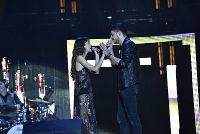 Aitana y Cepeda cantan "No puedo vivir sin ti" en el concierto de OT en Barcelona Aitana y Cepeda cantan "No puedo vivir sin ti" en el concierto de OT en Barcelona