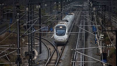 Más de la mitad de la inversión en infraestructura prevista para 2018 estará destinada a carreteras y ferrocariles. Más de la mitad de la inversión en infraestructura prevista para 2018 estará destinada a carreteras y ferrocariles.
