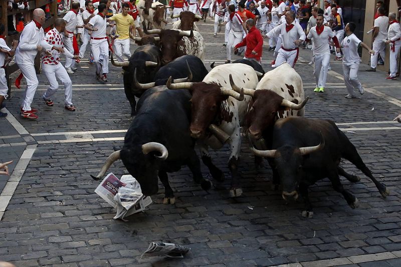 Dos toros se han adelantado en el tercer encierro de San Fermín 2015