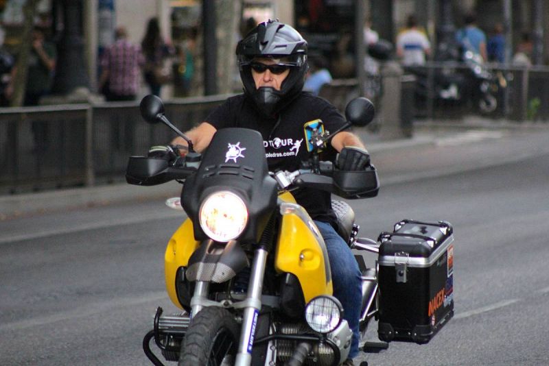 Miquel Silvestre conduciendo la moto