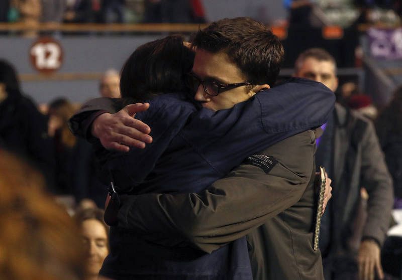 Abrazo entre Pablo Iglesias e Íñigo Errejón