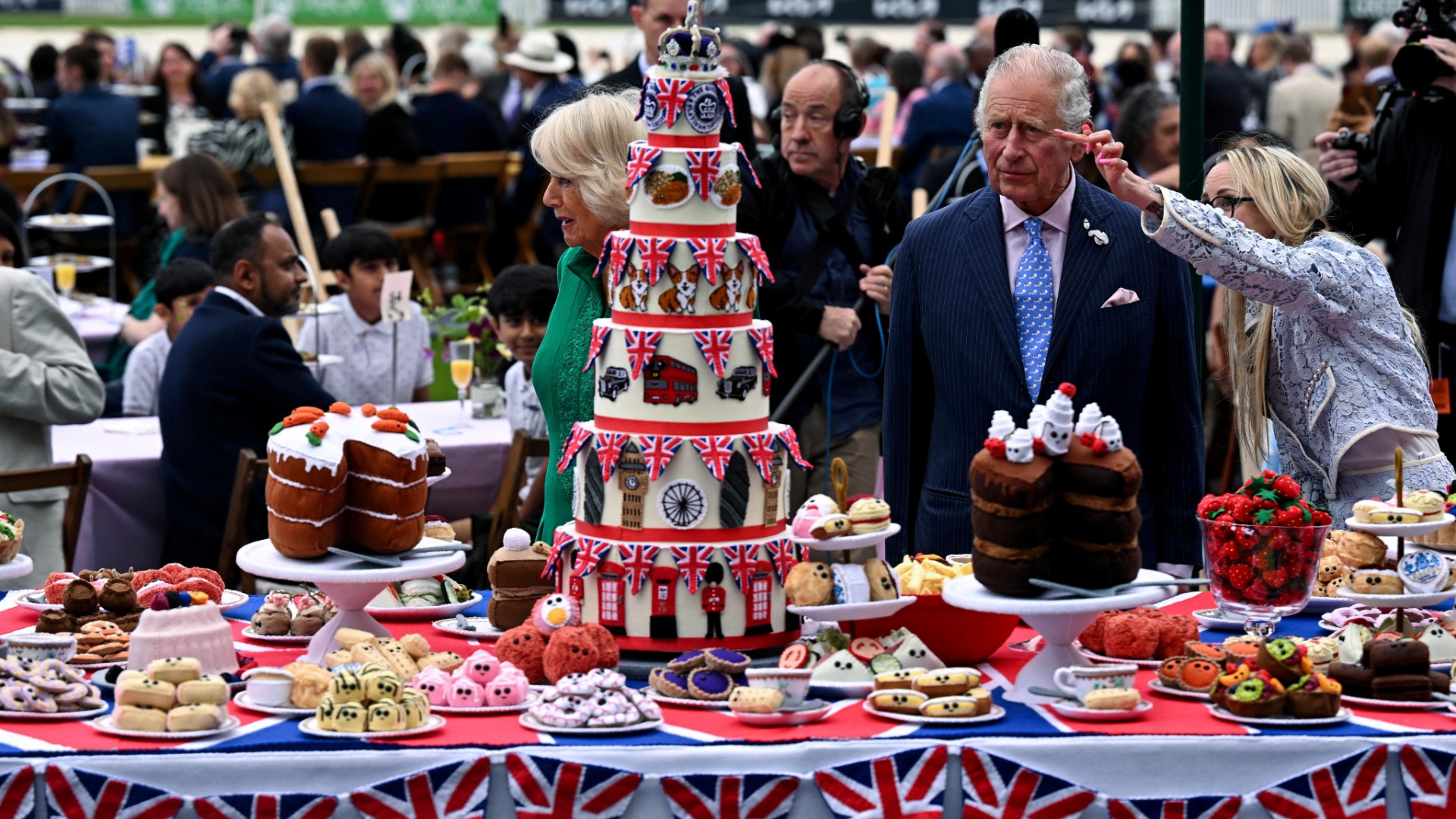 Ir al Video Almuerzos en la calle para celebrar el Jubileo de Isabel II