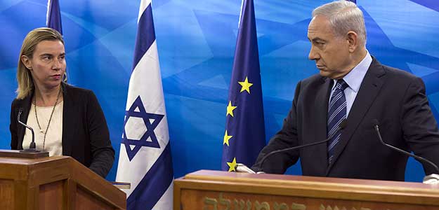 La alta representante de política exterior para la UE, Federica Mogherini, y el primer ministro israelí, Benjamin Netanyahu, durante una rueda de prensa en Jerusalén.