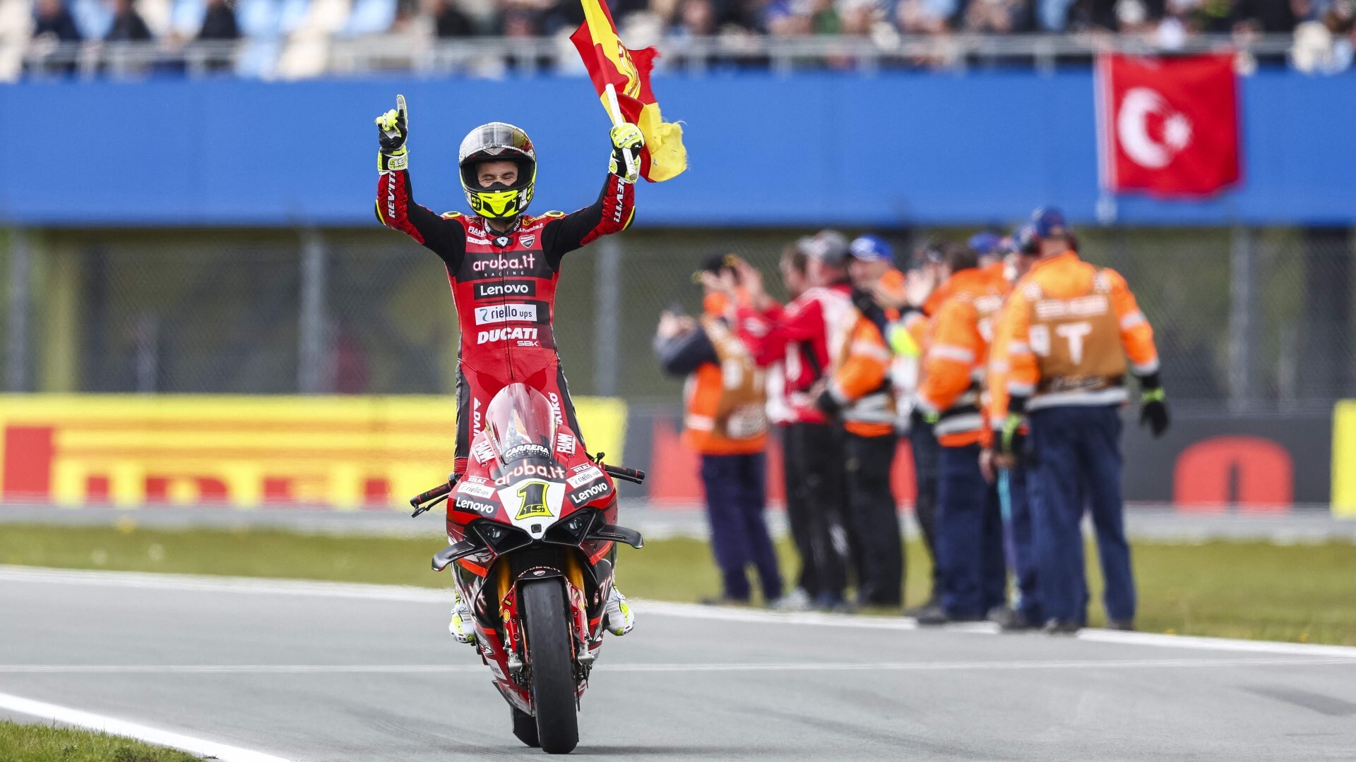 Superbike Álvaro Bautista logra el triplete en Assen