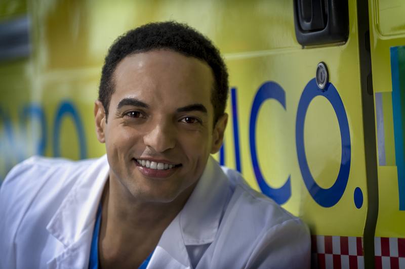 Amaury Reinoso es el doctor Cabrera, un médico cubano que acaba de llegar a España