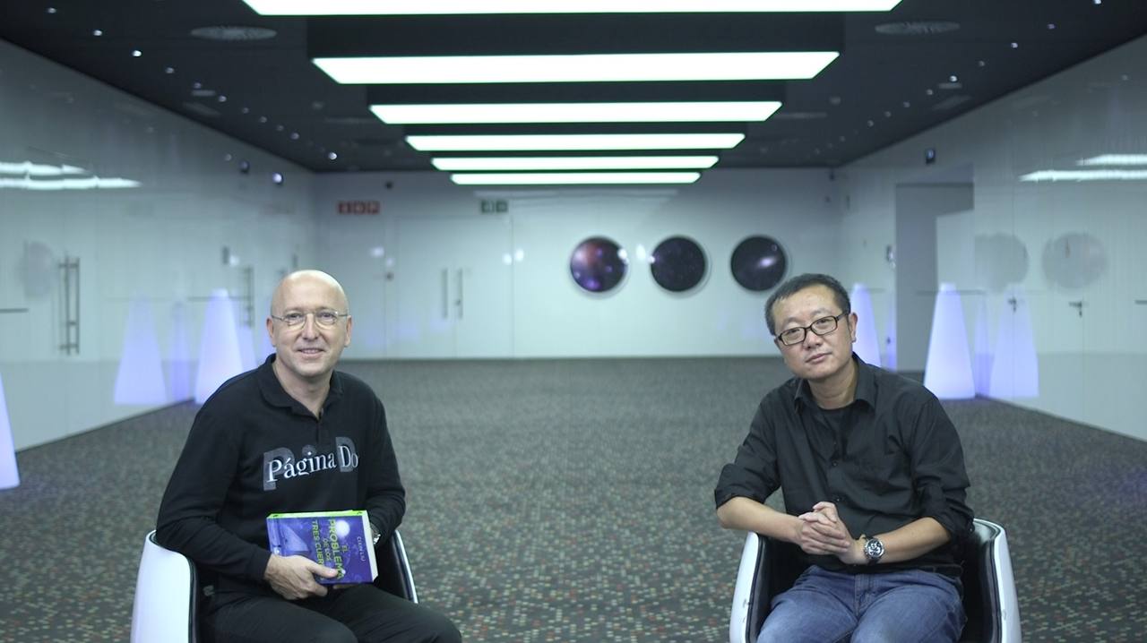 Aprovechando su estancia en nuestro país, quedamos con Cixin Liu para hablar de la primera entrega de su trilogía,