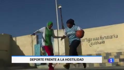 Ir al Video El baloncesto como vía de escape para las niñas de Somalia