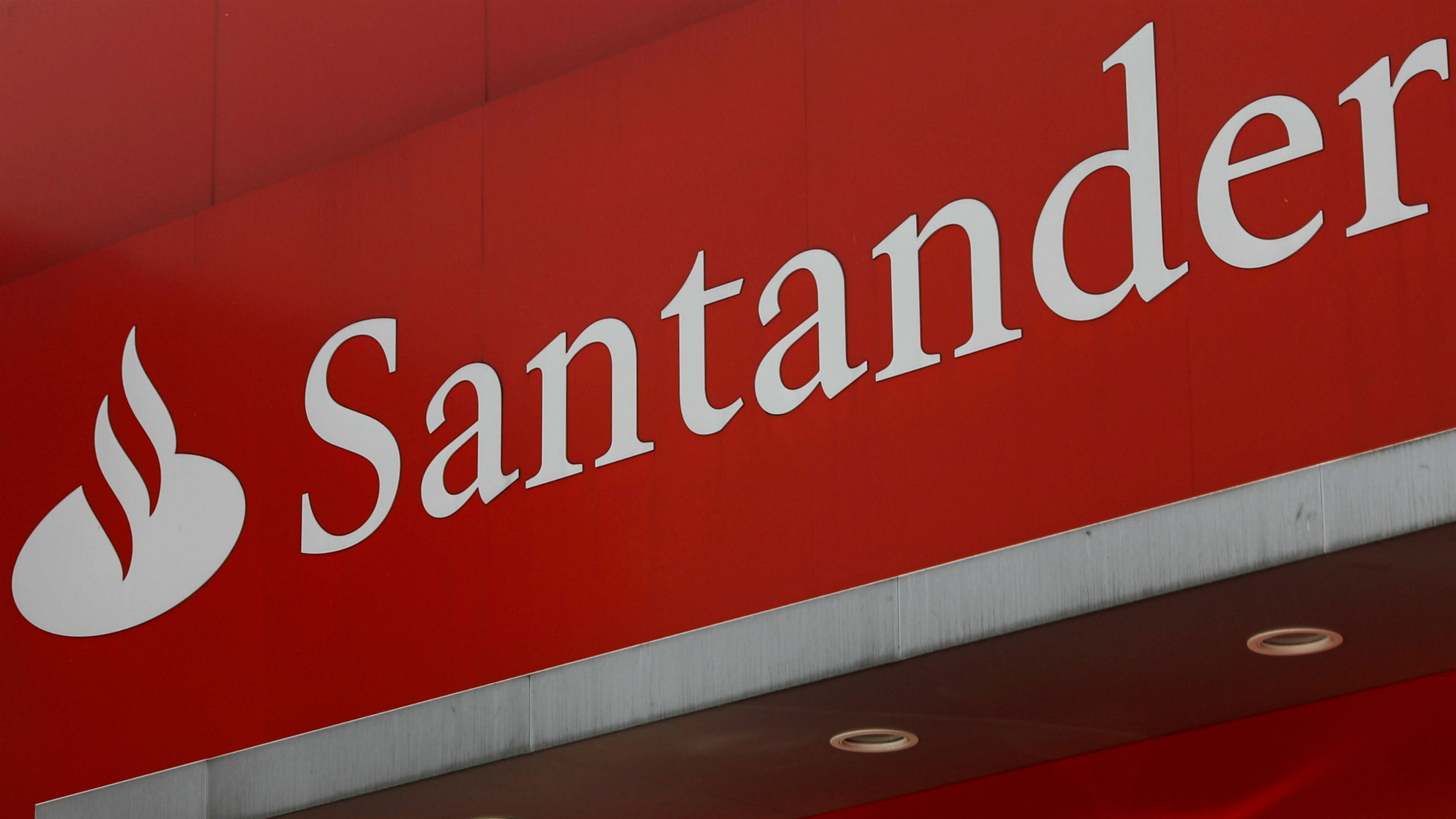 Ir al Video El Banco Santander presenta los peores datos de su historia