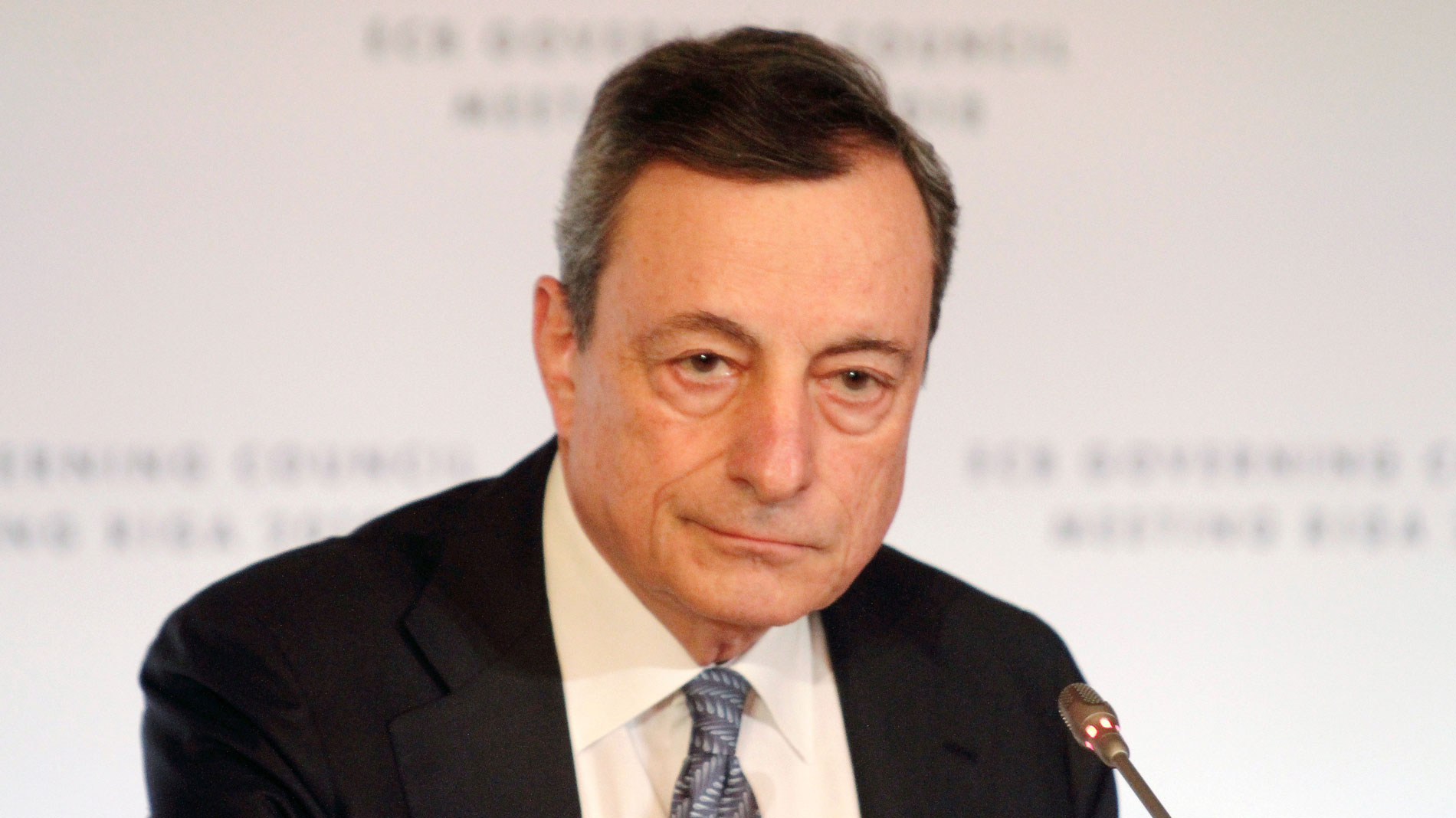 Ir al Video El BCE pone fin a la era de compras de deuda, aunque aleja la subida de tipos