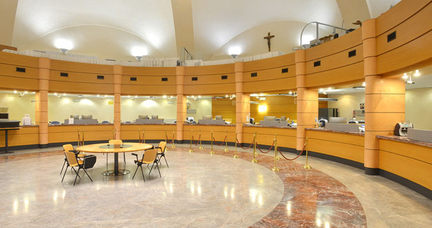 Cajas de atención al cliente en la sede del Banco Vaticano (IOR) Cajas de atención al cliente en la sede del Banco Vaticano (IOR)