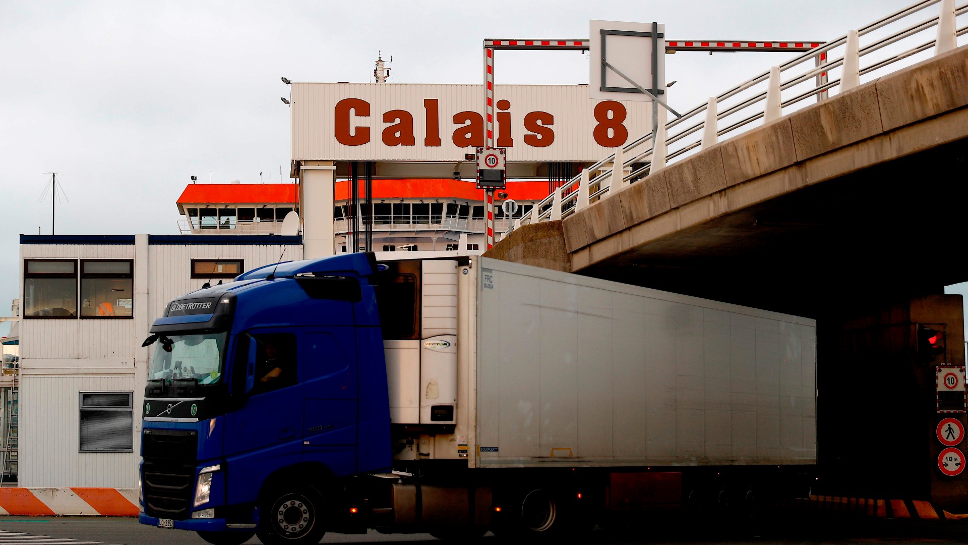 Calma En El T Nel De Calais Con El Reino Unido En El Primer D A Del