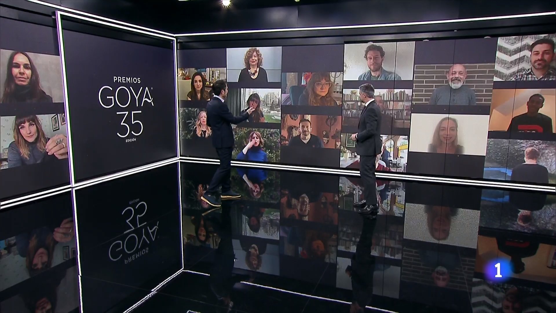 Ir al Video Los candidatos de los Premios Goya 2021 se trasladan telemáticamente al plató del Telediario