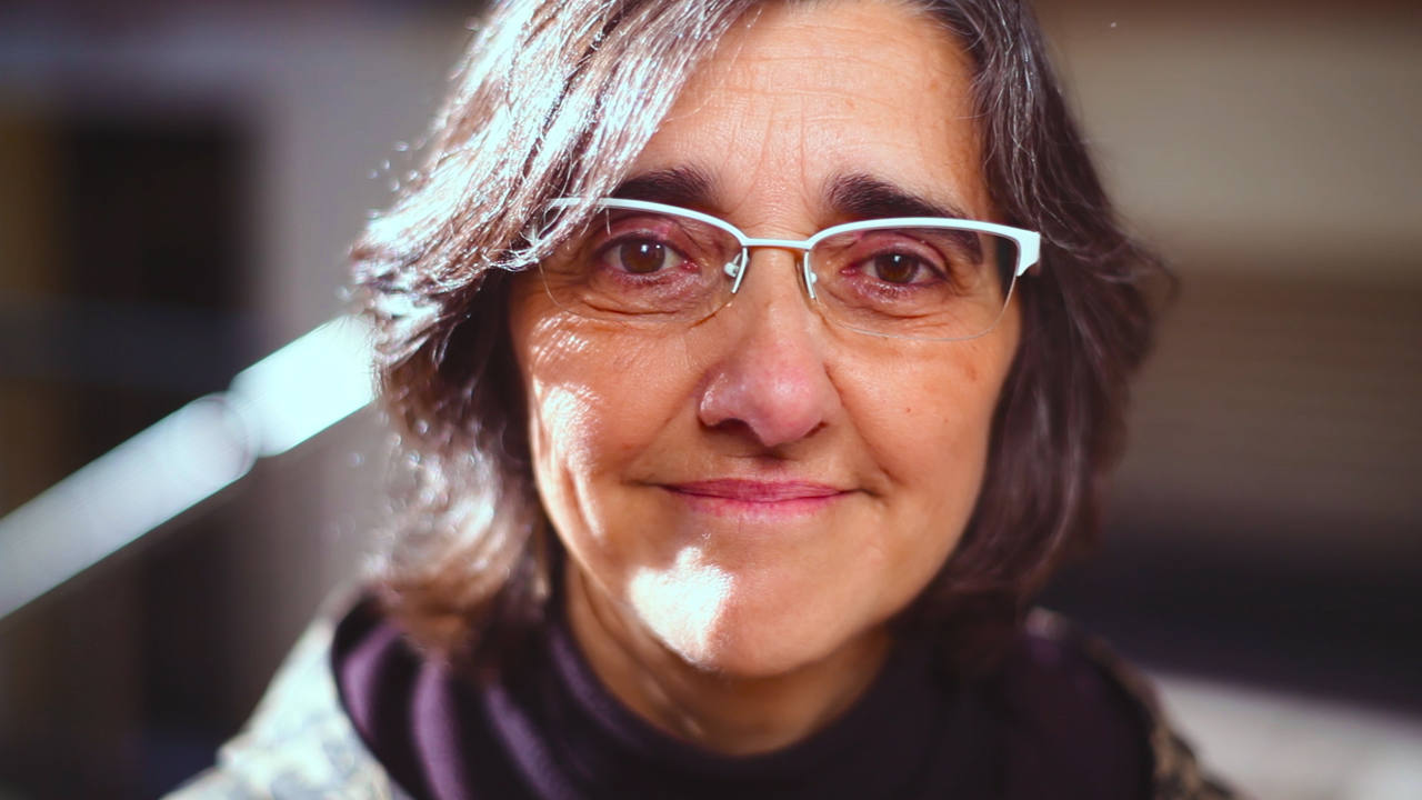 Carme Borrell: Doctora en Medicina, especialista en Medicina Familiar y Comunitaria, y especialista en Medicina Preventiva y Salud Pública. Es jefa del Servicio de Sistemas de Información Sanitaria de la Agencia de Salud Pública de Barcelona.