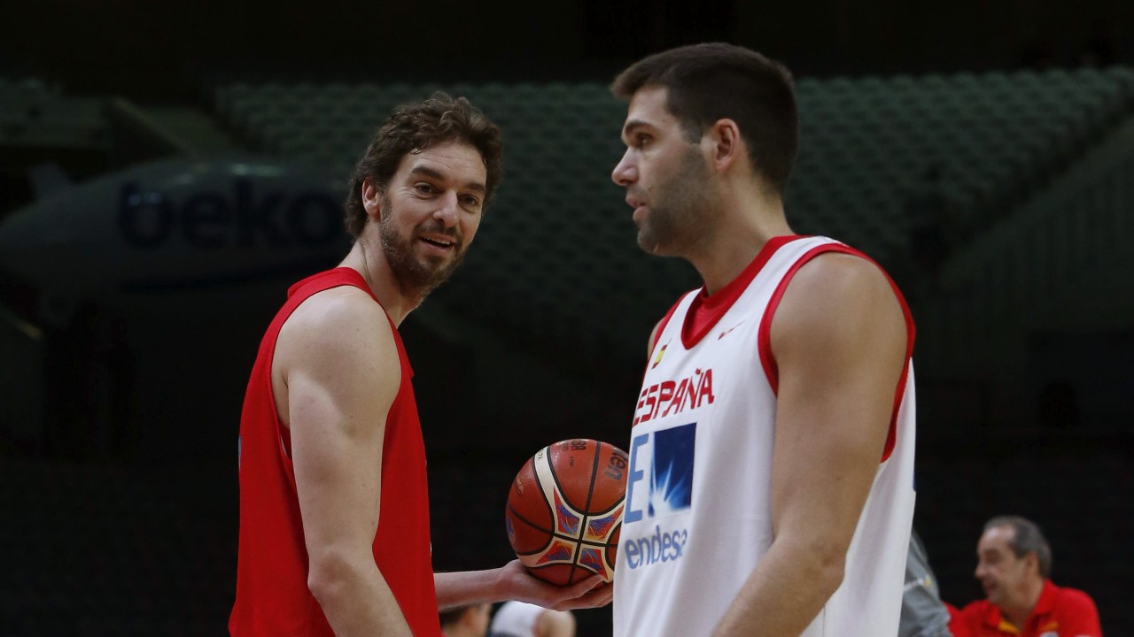 Ir al Video 'El Clásico' de baloncesto vuelve a enfrentar a dos leyendas: Pau Gasol y Felipe Reyes