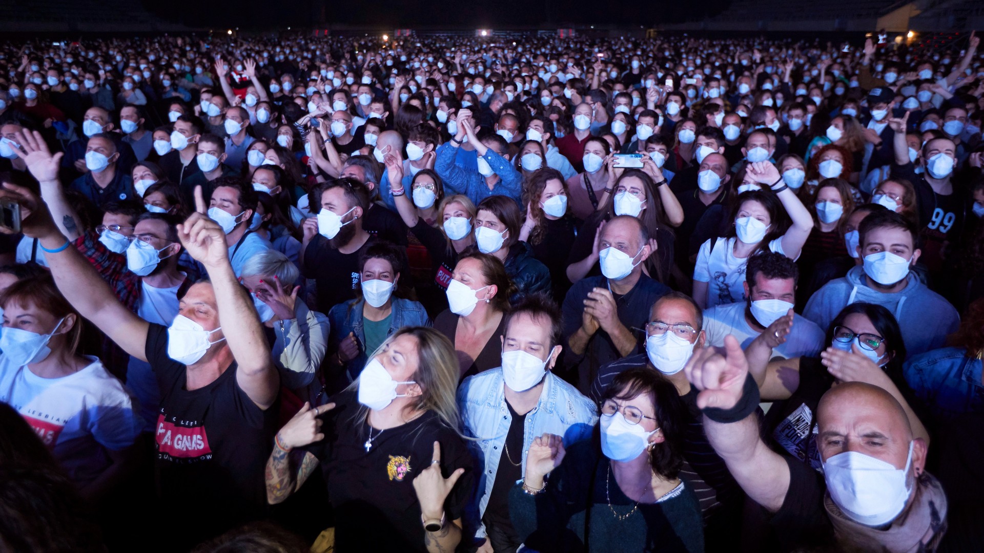 El Concierto De Love Of Lesbian En Barcelona Demuestra Que Los Grandes