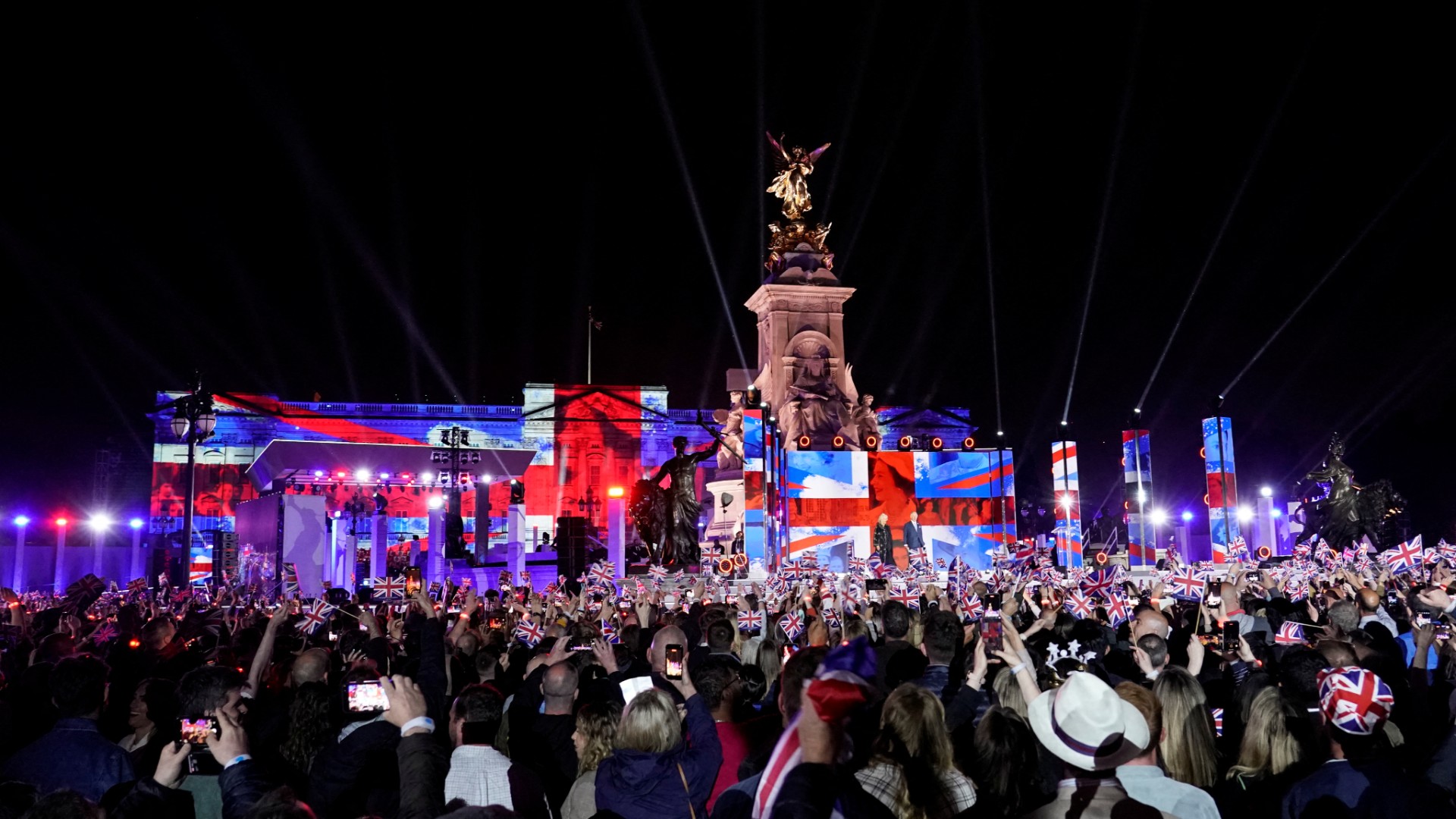 Ir al Video Un concierto multitudinario celebra el Jubileo de Isabel II