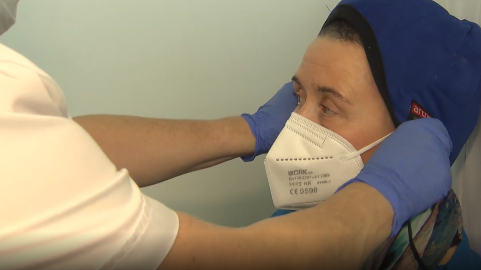 Ir al Video Desarrollan un 'gorro' que evita la alopecia de los pacientes con cáncer por la quimioterapia