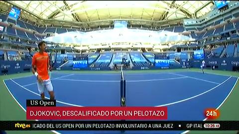 Ir al Video Djokovic, descalificado del US Open por dar una pelotazo a una jueza de línea