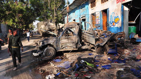 Ir al Video Doble atentado terrorista en Mogadiscio, la capital de Somalia