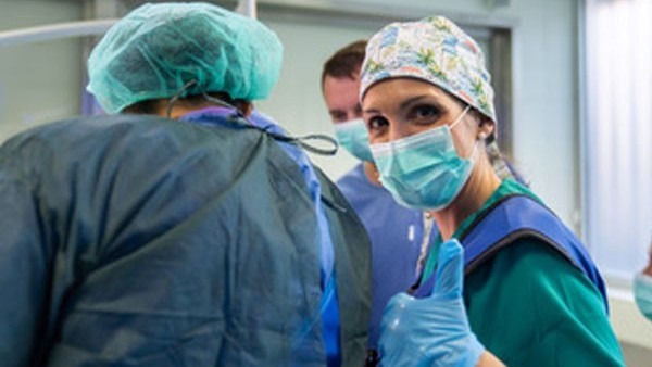 La doctora Marisa Gandía González es experta en cirugía de columna mínimamente invasiva