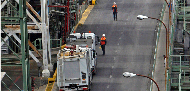 Dos trabajadores heridos de gravedad en una explosión en la refinería