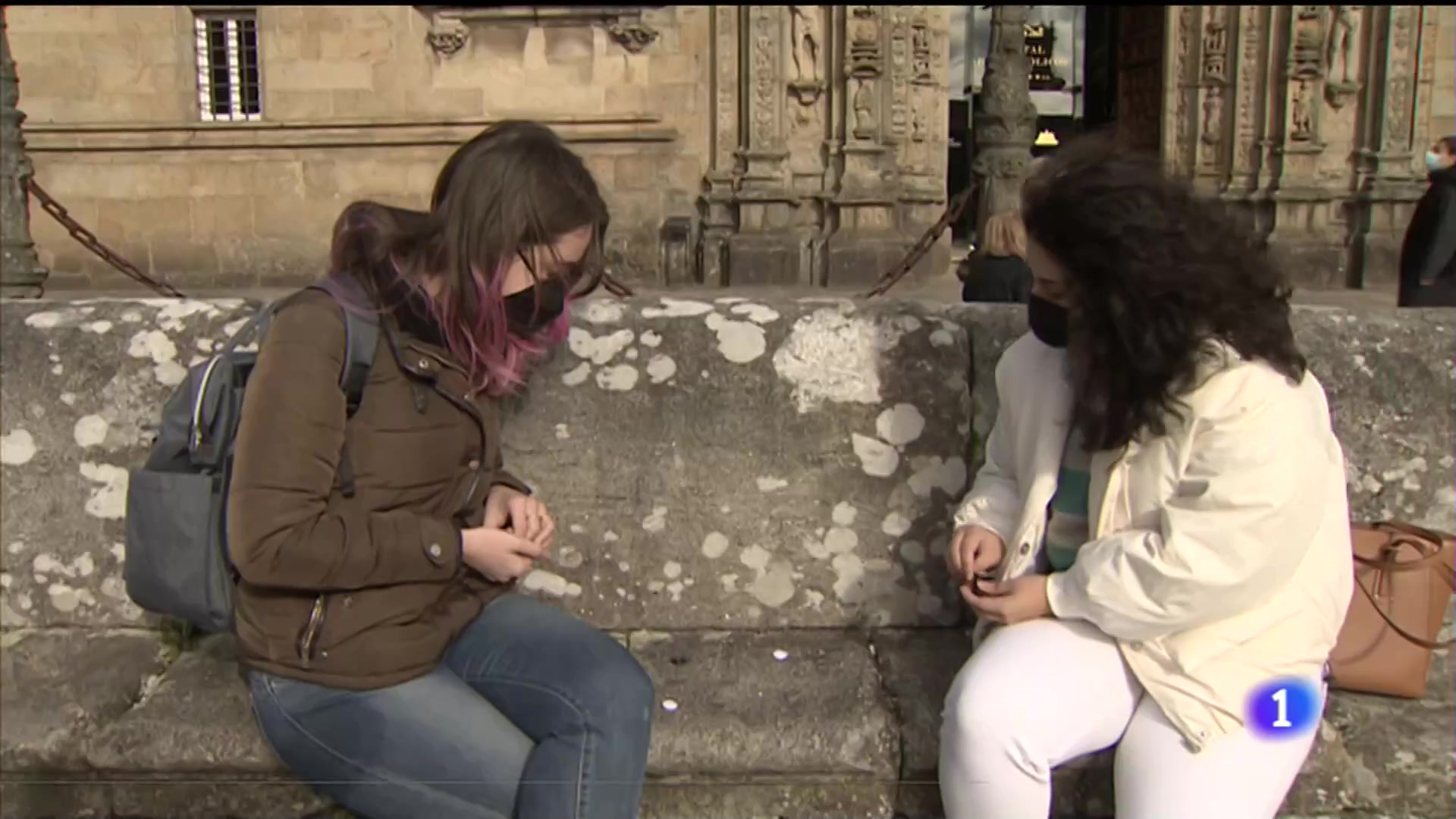 Ir al Video Douscentos taboleiros de xogo clásicos agochados na pedra de Santiago